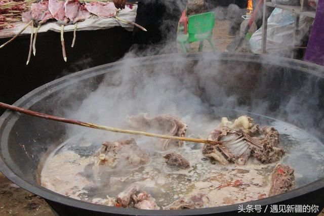 新疆库车首届胡杨节，特色美食美景让游人陶醉