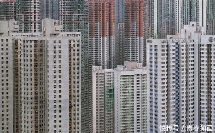 高空航拍下高密度的香港大楼，看着让人头晕目眩