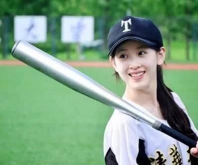  女生：长相干净的女生，一般都会有这4特点，即使五官很一般男生也喜欢