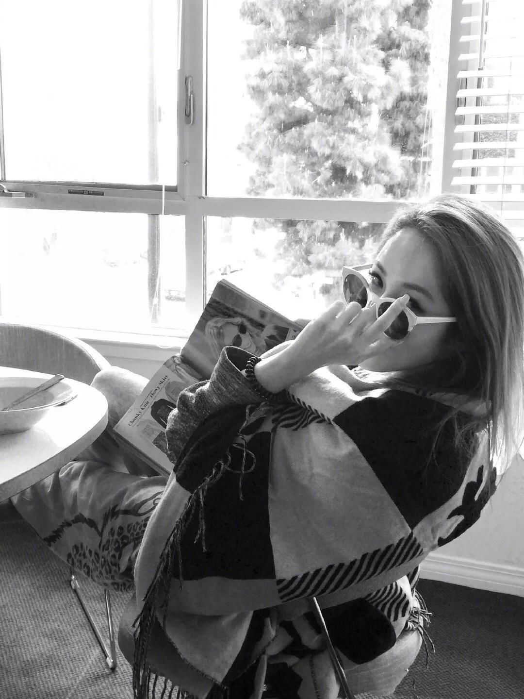 17年换15任男友,现又撩到24岁小鲜肉,40岁萧亚