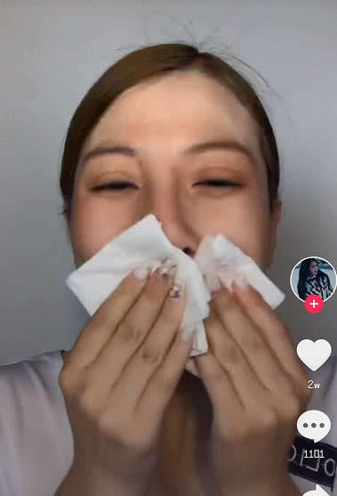 逆天化妆术“大妈变空姐”，当她卸妆以后粉丝沸腾了