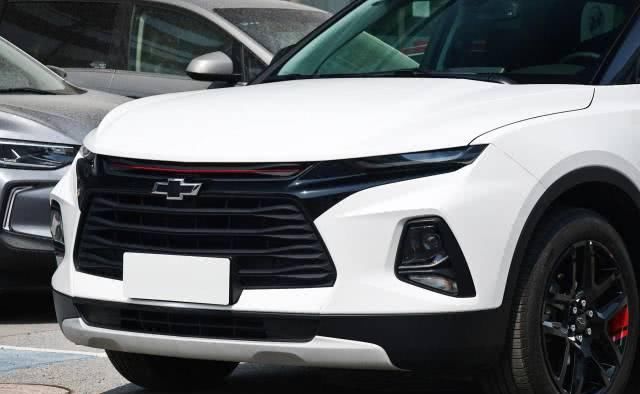  高配：中高配只卖丐版途昂价，237匹有9AT支持，5米大7座油耗7.4L