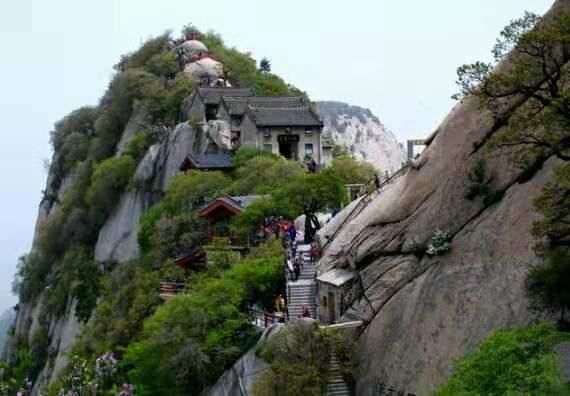 旅游札记：雨中登华山，探问“劈山救母”的神话故事