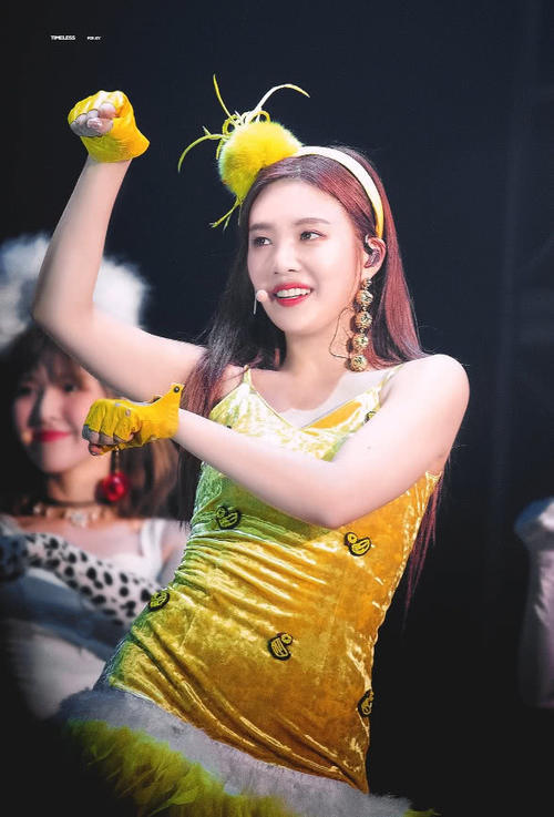 朴秀荣这个微胖身材，秒杀一切白瘦美，这才是男人真正喜欢的身材