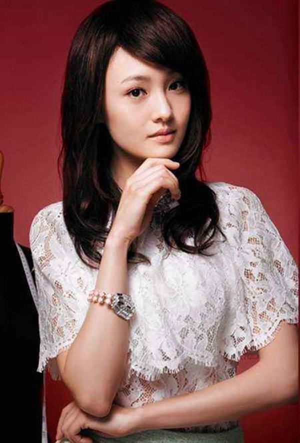 郑爽郊外踏青美出新高度!网友:终于知道为啥她总是不化妆了!