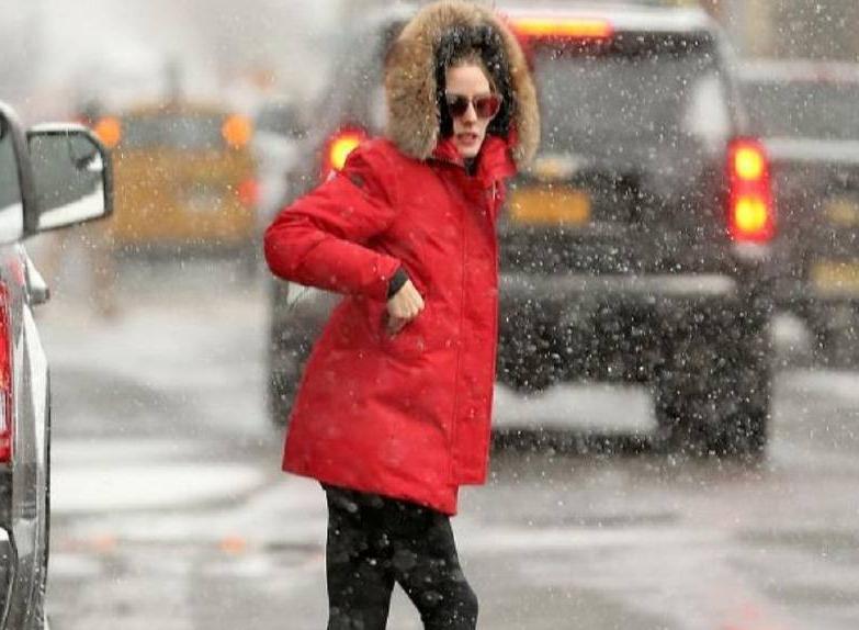 川藏线：背包女在哭泣，为何搭车这么难？老司机说出了原因