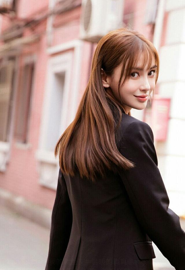 杨颖新发型惊艳网友,连杨幂都被比下去,这回总