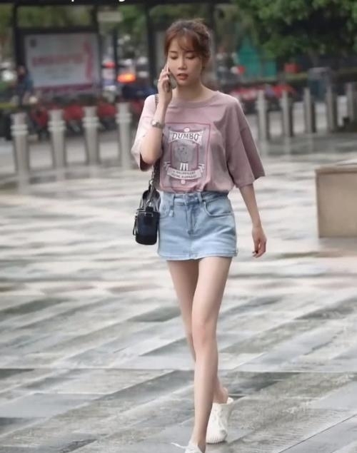 正面|别在短裤+裙了,现在流行“正面短裙,后面裤子”,潮范!