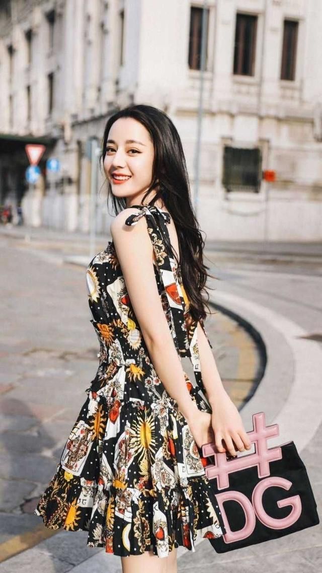 快丢掉短裤！这个夏天跟着热巴穿花裙立马变身性感撩人的小女人！