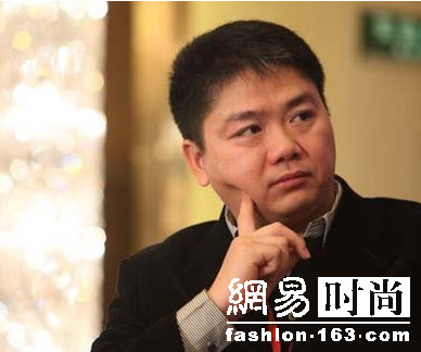 刘强东竟拿下了巴黎世家 穿衣品味也时髦的飞起