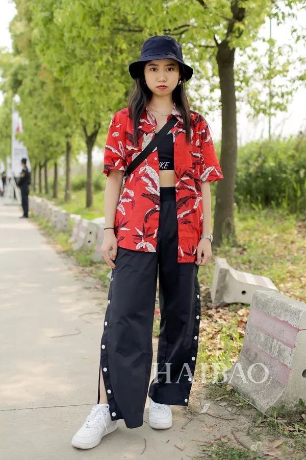 好看| 花衬衫只有度假才能穿?醒醒吧，这样穿简直太美了!