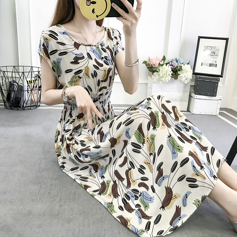 去旅游穿洋气“飘飘裙”，女人味和气质瞬间上升，路人挪不开眼