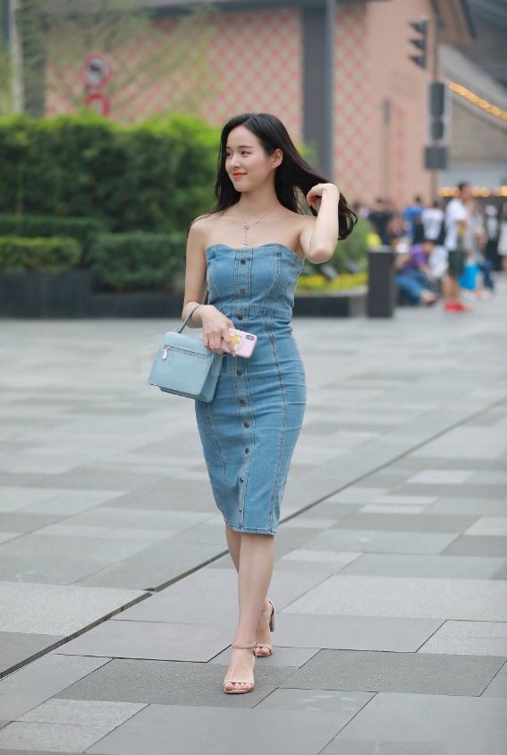 修身裙的搭配，有风情、有妩媚，当然还有无敌的好身材曲线!