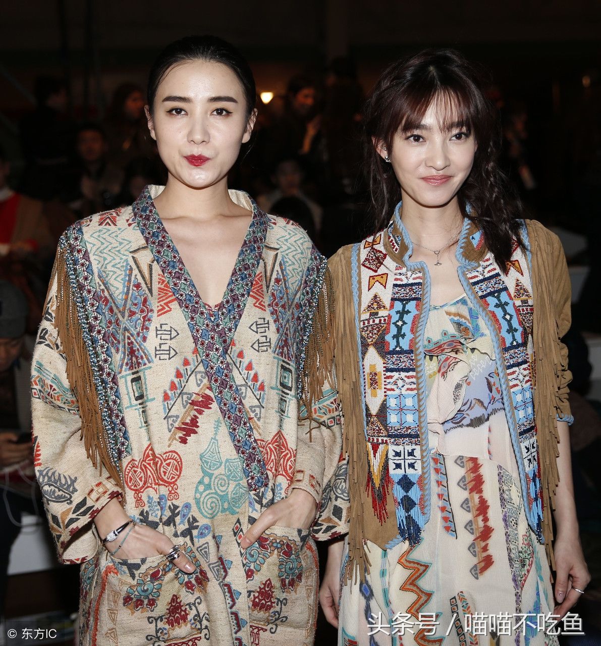 宋佳和王丽坤同台，脚踩高跟凉鞋，网友:看不懂的时尚啊!