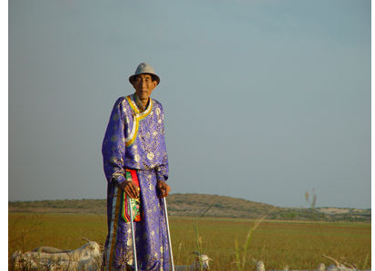  #奇迹般#他2米36中国第一巨人，走路都需拄拐杖，但他奇迹般救了