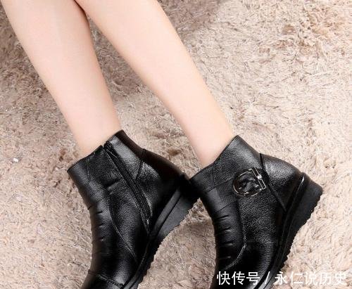 皮质：冬季这样的短靴穿着时尚又舒服，很多人都穿上了，你还在等什么