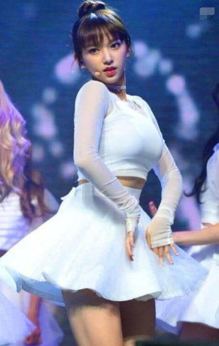 程潇不止“上围超重”短裤也拉风,惊现完美“臀线”?网友:悄悄放