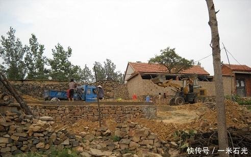 户口不在农村，上辈留下的土地和宅基地，还可以继承吗答案来了