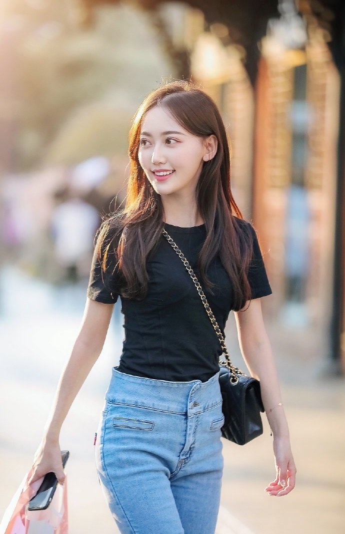  『蓝色』夕阳下的黑蓝色，照亮你的美