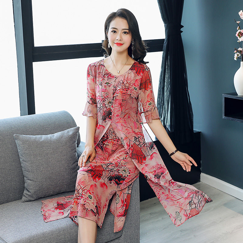 奔五的女人，如果条件可以，多穿这种真丝裙，减龄显嫩更有高级感