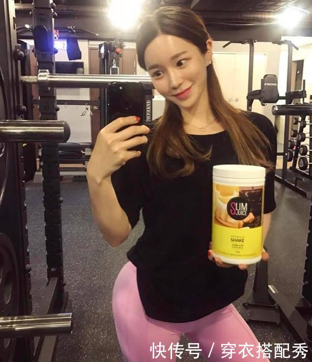 凹凸有型的打底裤美女，充满阳光活力，清新又养眼！