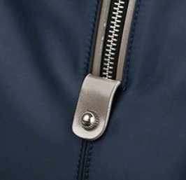 手机，钥匙再不用塞口袋了，国产“开车包”一炮打响，外出更体面