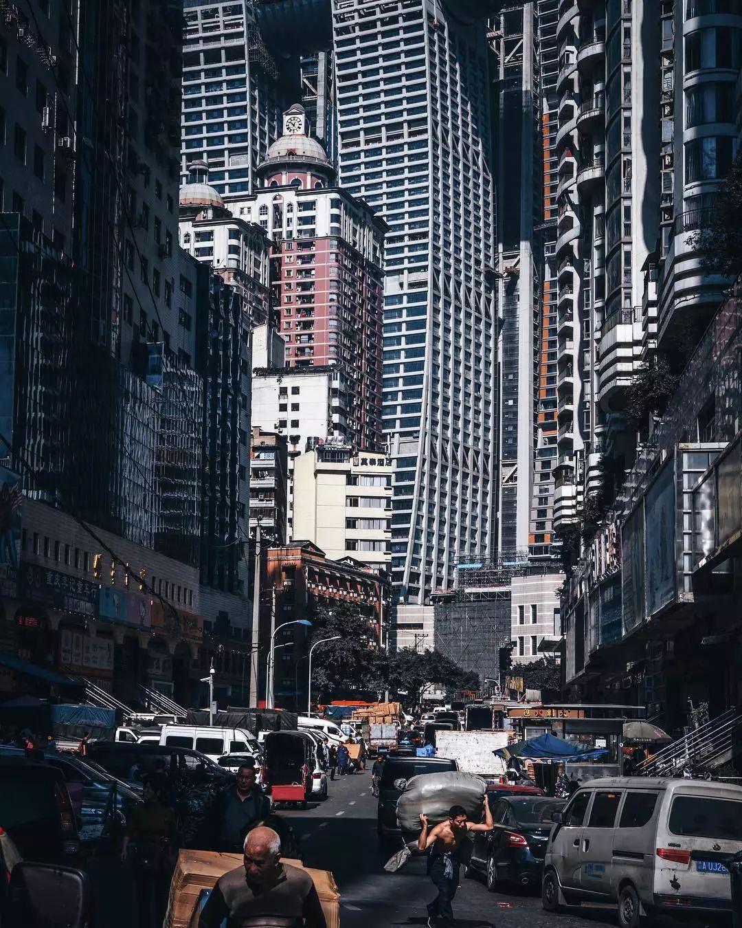 日本小哥拍下4个中国城市，迷倒24万人：原来中国这么酷！