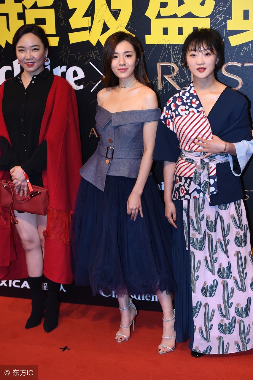 王晓晨上演“锁骨杀”,露肩长裙秀性感,身材好了穿什么都好看!