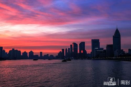 晨镜头 | 今晨魔都云彩满天似火，绚丽壮观