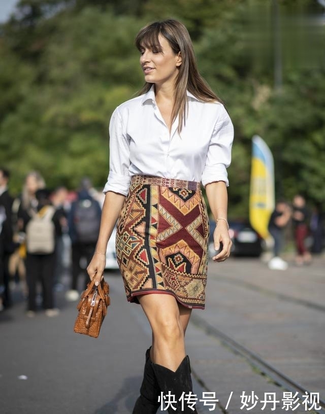  显瘦@哪个辣妹还没穿“半裙配长靴”？3条搭配公式，显瘦又拉风！