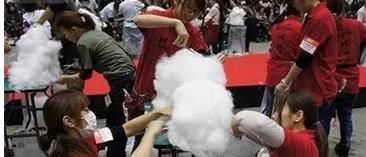  『汪星』最近兴起的奇怪潮流, 就是给汪星人剪方块头! 可剪完它不理我了