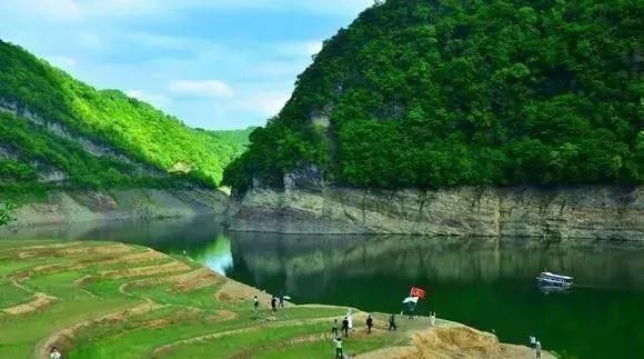 比九寨沟人少，比青海湖便宜，这些才是西安周边最值得去的湖泊!