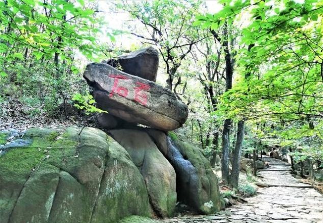 苏州这两座山，拥有一座山峰，宛如桃源仙境，三座石屋是镇山之宝