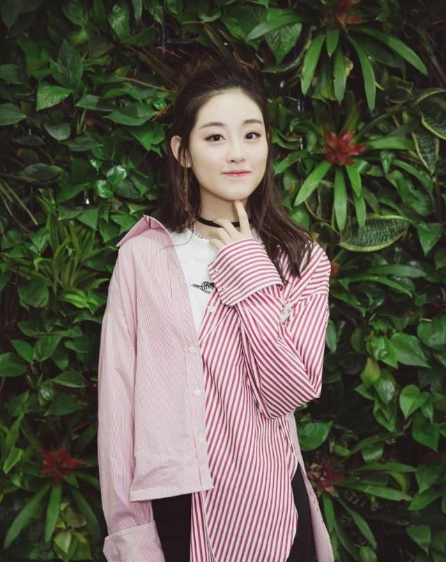  祝绪丹■“俩件衣服裤子当做一件衣服穿”