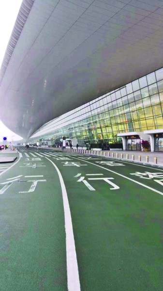 送客车辆限时七分钟通过 T3航站楼出发层前拥堵变畅通