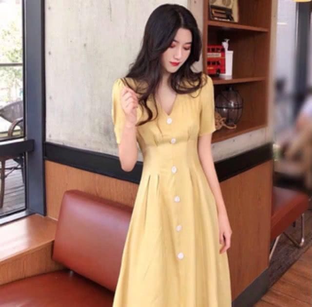 『少女』“淡黄的长裙”你有吗?早春必备款,少女感穿搭不能少