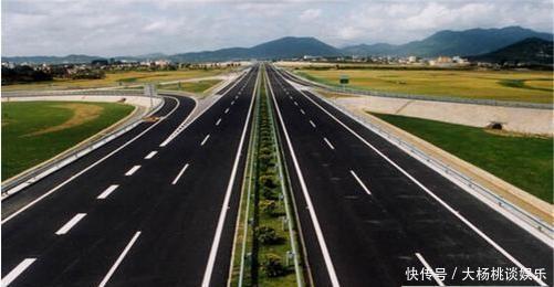  [通读]高速开车的五大禁忌，千万要记牢，请花30秒通读一遍！