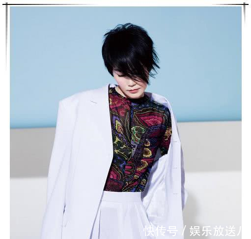 王菲春晚带火的“腿裤靴”被宋茜大抢风头，网友这双腿我给满分