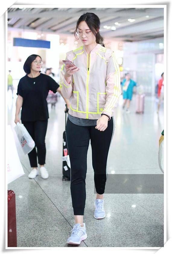 182张梓琳与192惠若琪穿黑色紧身裤，网友:见识到运动员的腿啥样