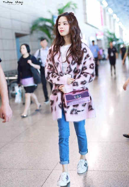 火箭少女101杨超越 粉色豹纹马海毛针织开衫 满满少女感