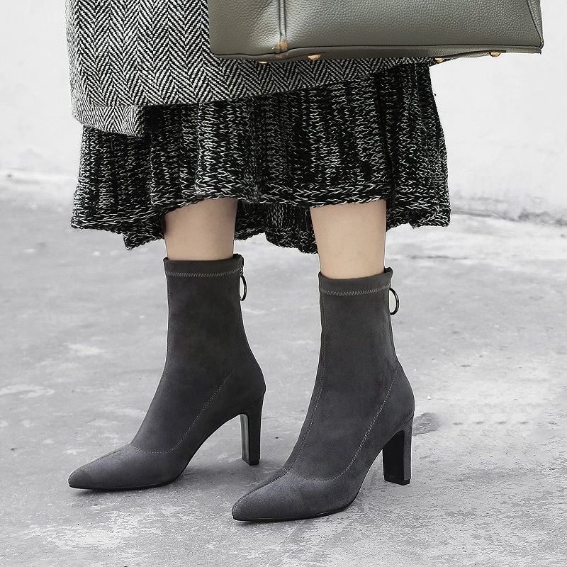 女人穿靴子简直太美了，脚再累也要穿，实在太美了