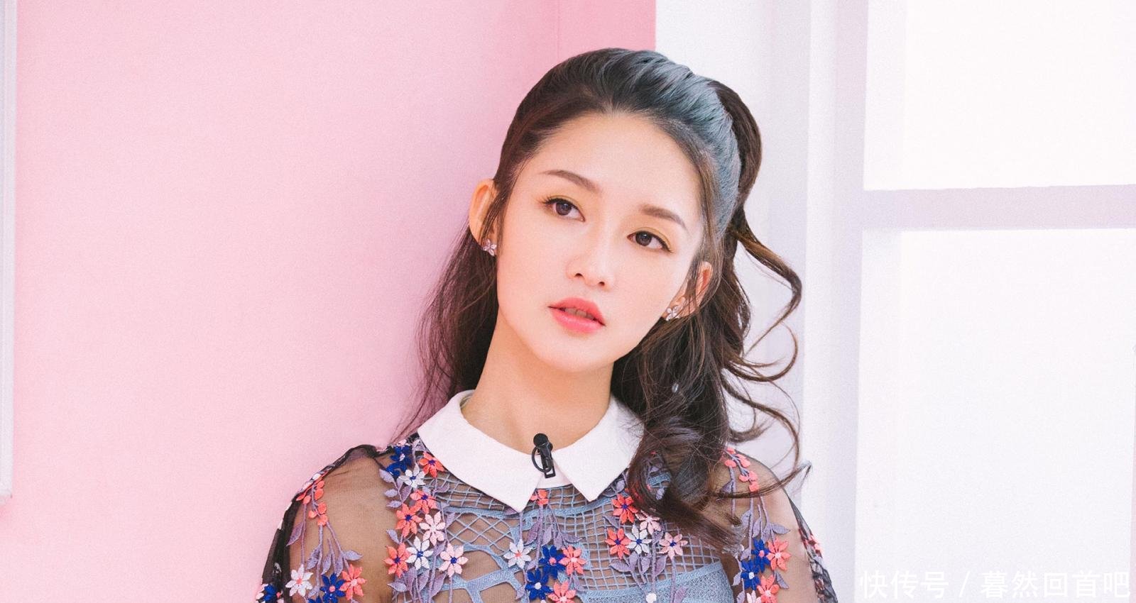 李沁真敢穿, 鞋跟细成“一根针”只用一条带子固定, 太惊艳了