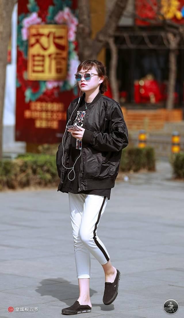  『打造』街拍：时尚女孩的穿搭示范，打造更加靓丽的形象，让你明艳动人