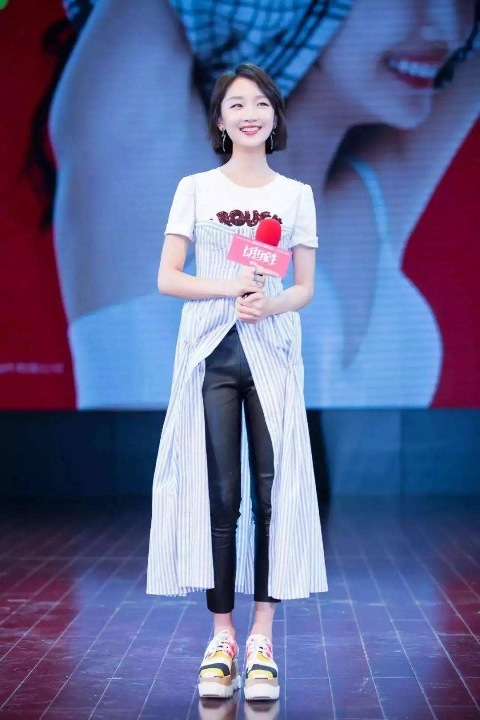 150+cm的周冬雨竟不输173cm的林志玲?