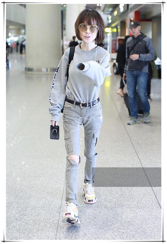 张韶涵真有86斤？最小号紧身裤都撑不起。