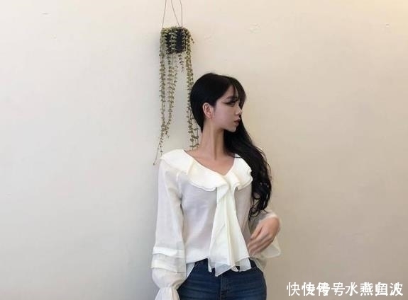  『个性』牛仔裤增添时尚色彩，简约又衬托魅力，展现出你的的独特个性
