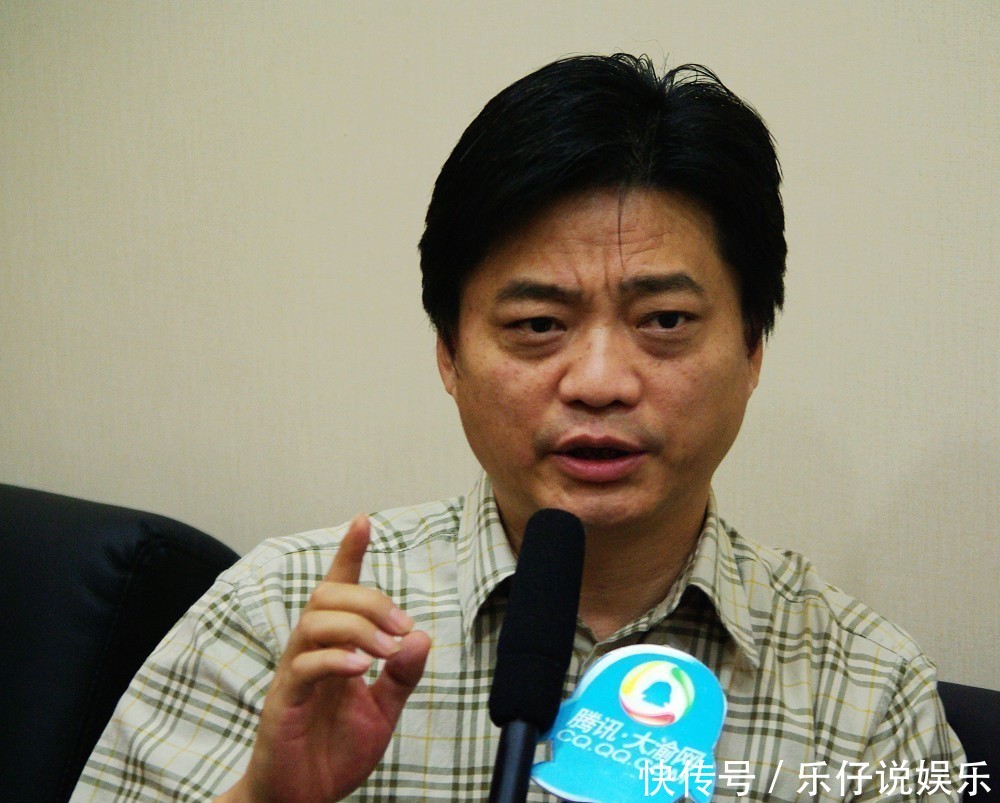 继范冰冰之后又有大人物亲自下场撕逼，冯小刚微博十问崔永元，怒