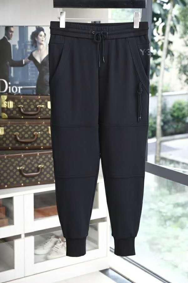 热播剧《香蜜沉沉烬如霜》中邓伦帅人一脸 现实生活中穿搭也出彩