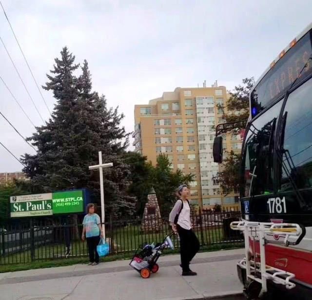 娱乐早报｜何洁公布与刁磊恋情否认出过轨 佟丽娅生日陈思诚秀恩