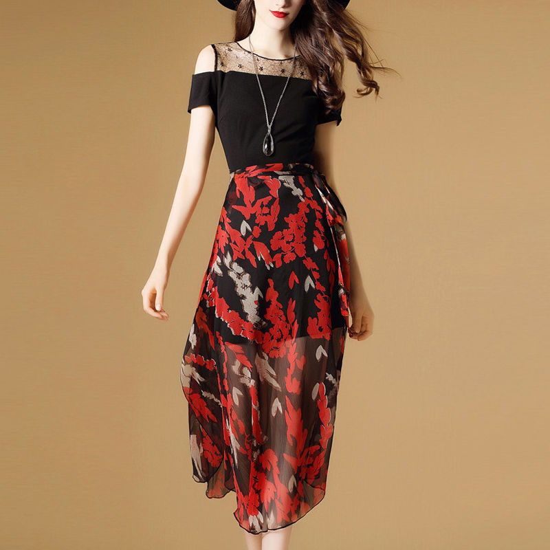 这些裙子是真心好看，闺蜜看见就走不动道了，穷成那样还买了2条